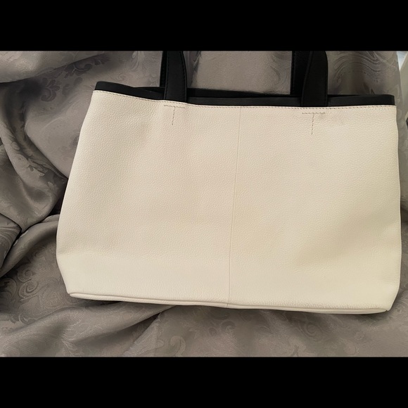 T Tahari handbag/tote - Picture 4 of 12